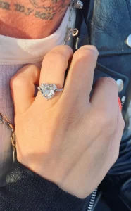 Avril Lavinge showing her heart-shaped ring
